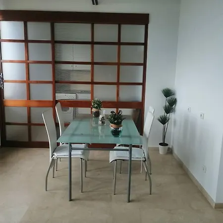 Con Terraza Sobre El Mar *