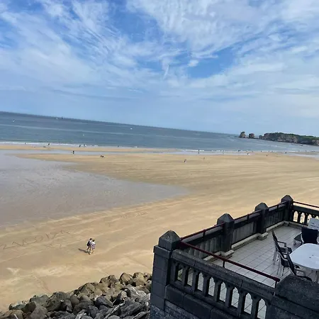 Apartamento Con Terraza Sobre El Mar